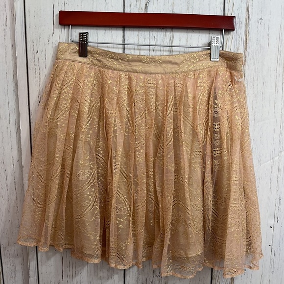 NWT Very J Rose Gold Skater Skirt Accordion Pleat Lace Overlay Mini Skirt - Picture 2 of 7